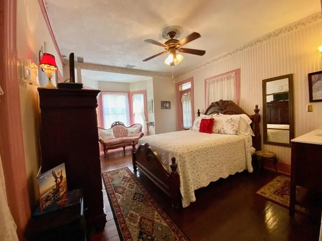 Standard Double room with balcony (full double bed)