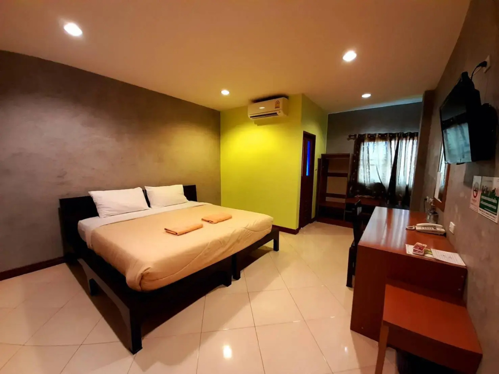 Standard Double room (full double bed)