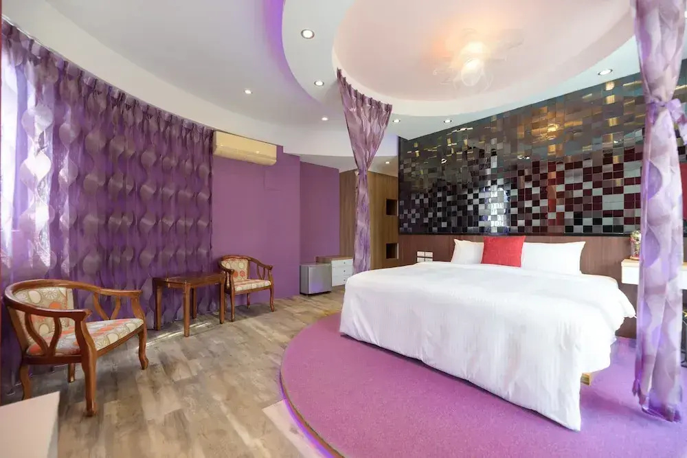 Deluxe Double room (full double bed)