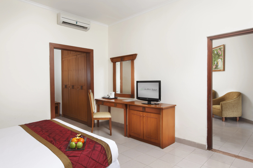 Adhi Jaya Hotel — фото
