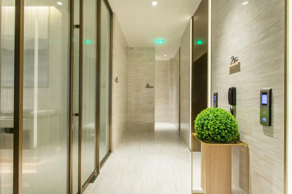 Lobby & Reception