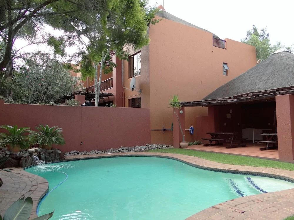 Stylish 1 BR Unit, pvt Garden, Free Wifi & Parking