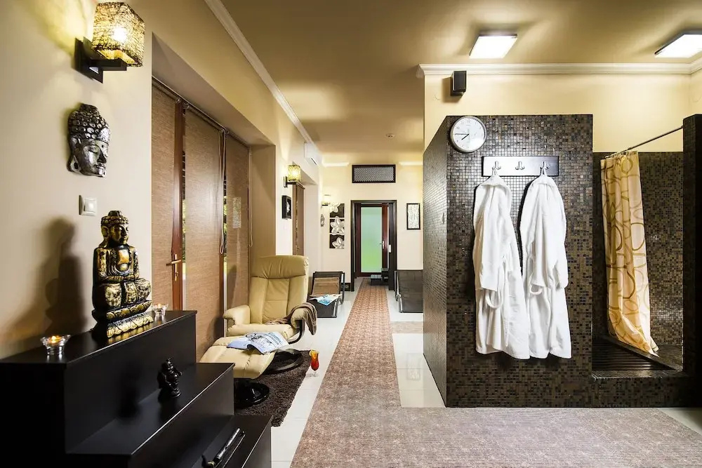 Lobby & Reception