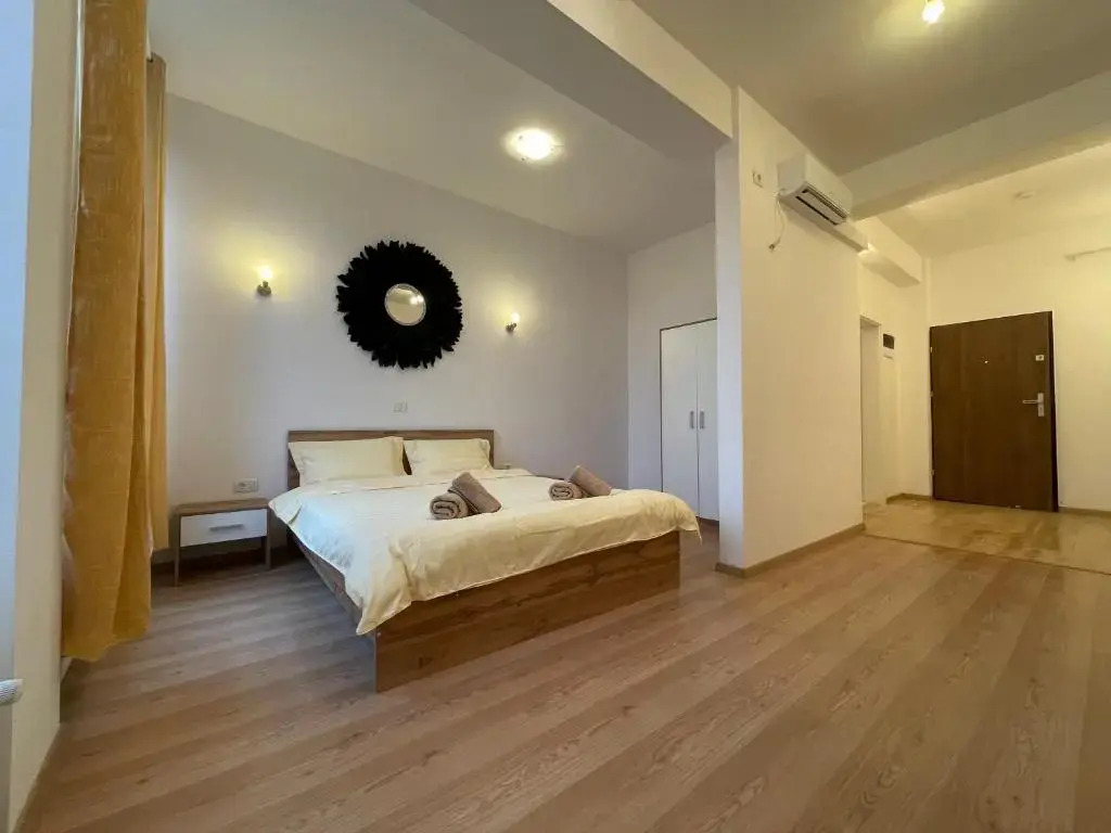 NEW Central5 OldCity Center Self Checkin Workspace with Lift - фото 2