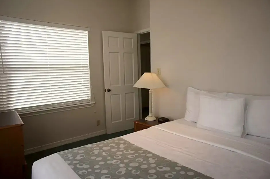 Double Studio Suite (full double bed)