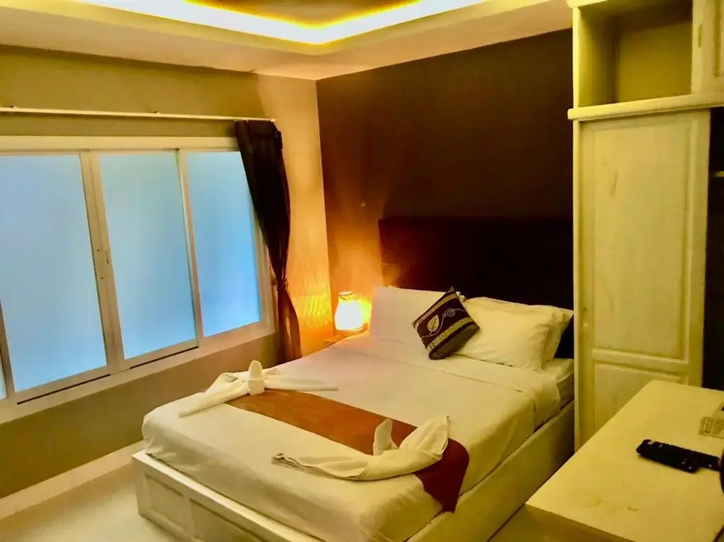 Deluxe Double room (full double bed)