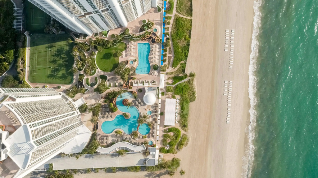 Trump International Beach Resort - 2