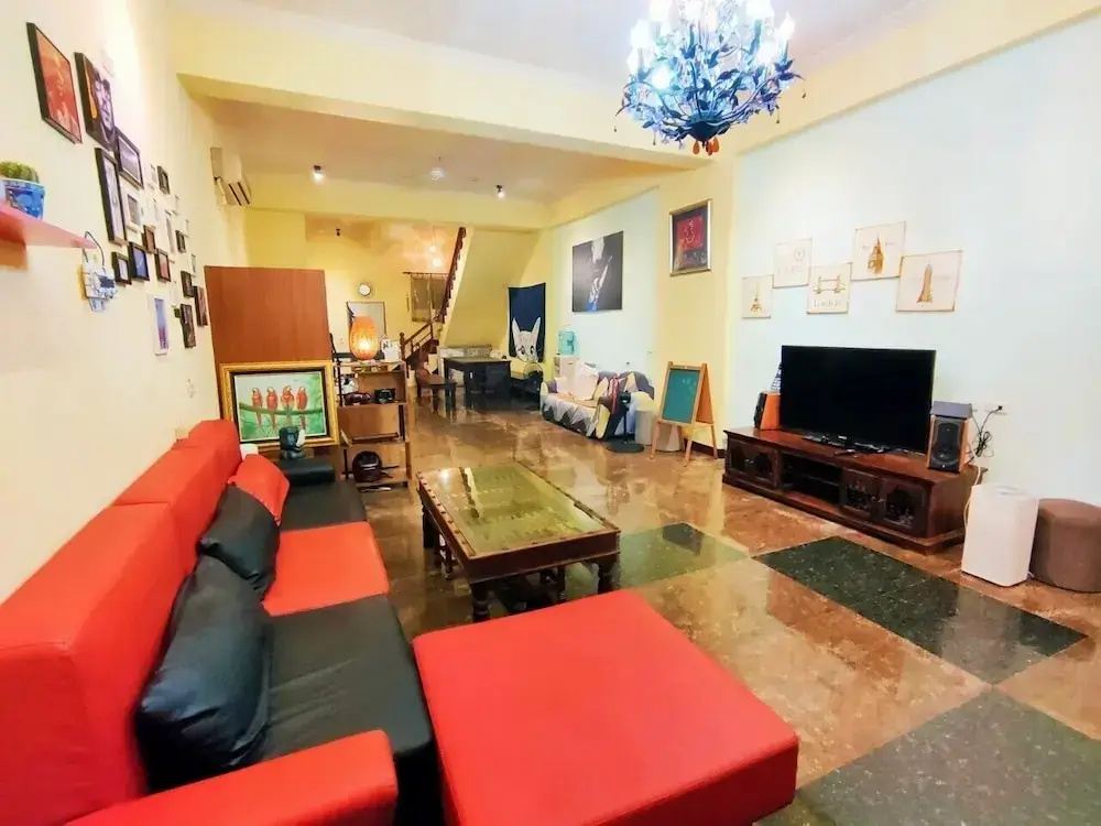 Uju House