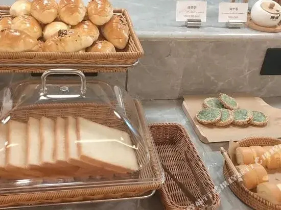 Food & Beverage