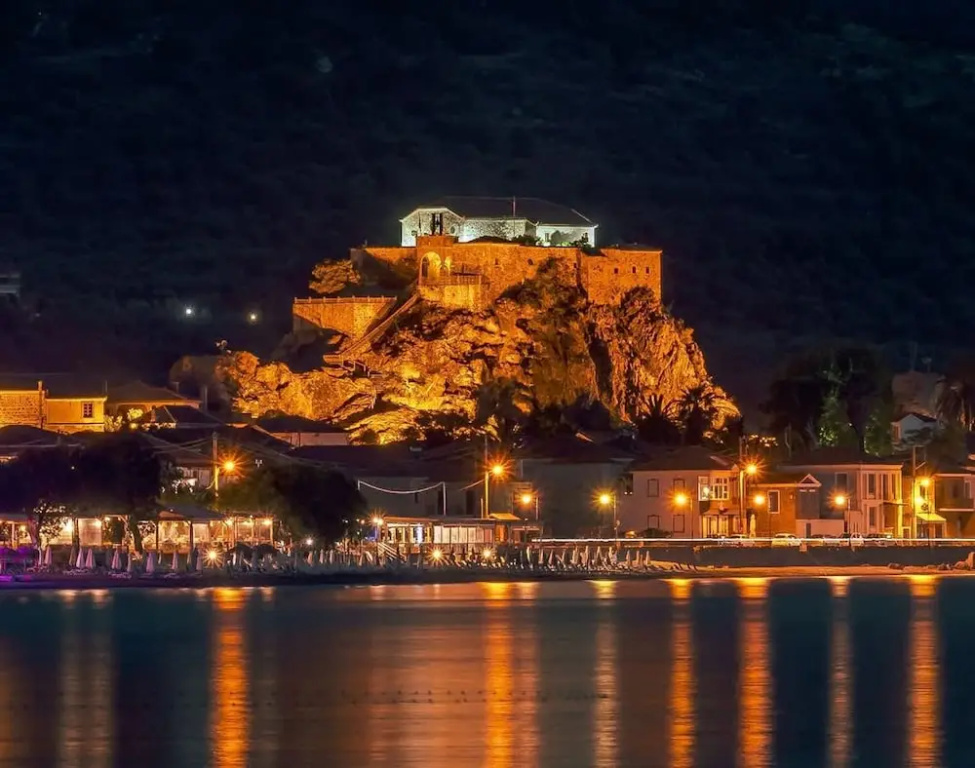 Glykofilousa Luxury House 50m to the Beach- Lesvos