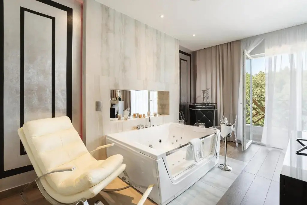 Deluxe Suite