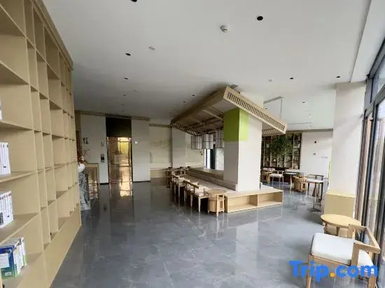 Longchang Lakeview Homestay (Guyu Lake Scenic Area)