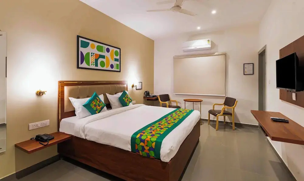 Deluxe Double room (full double bed)