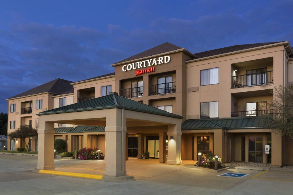 Courtyard by Marriott Bloomington Normal image