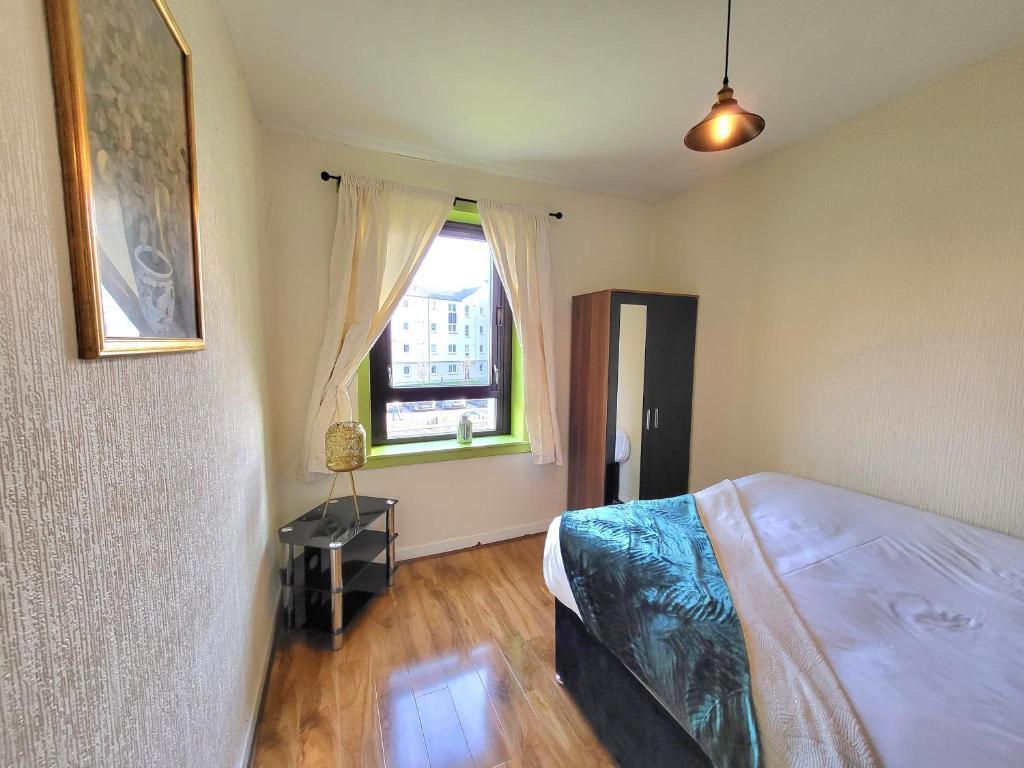 Апартаменты с 3 комнатами в 3 Bedroom Aprtmt at Sensational Stay Serviced Accommodation Aberdeen- Froghall Avenue