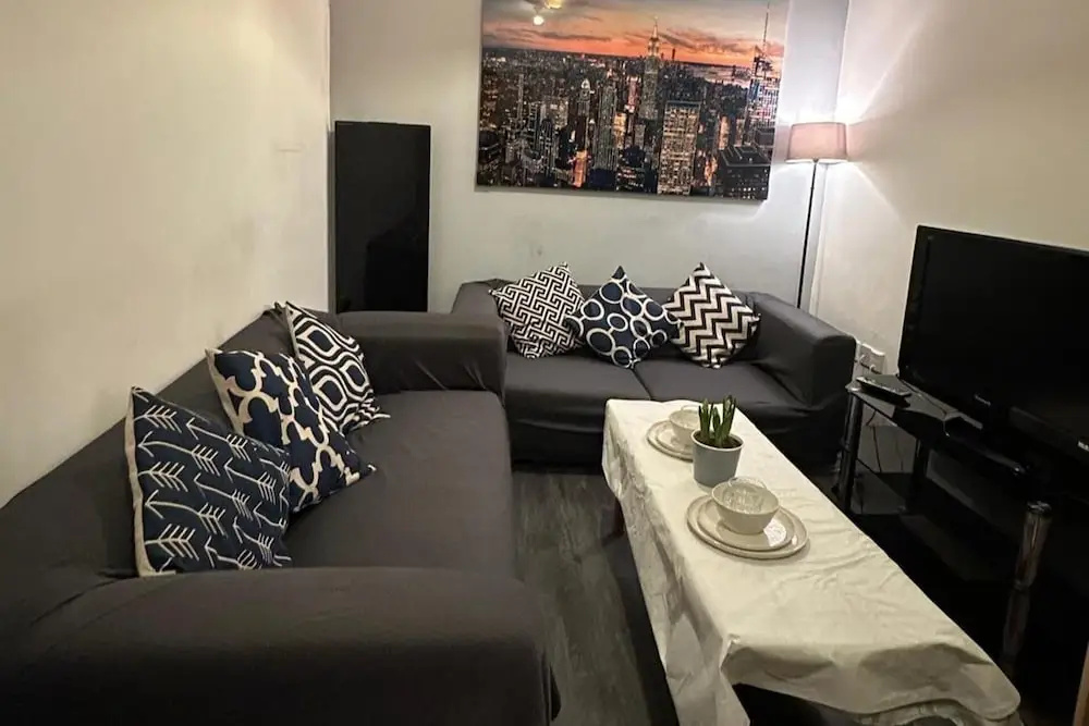 Apartment Sleeps 4 With Parking