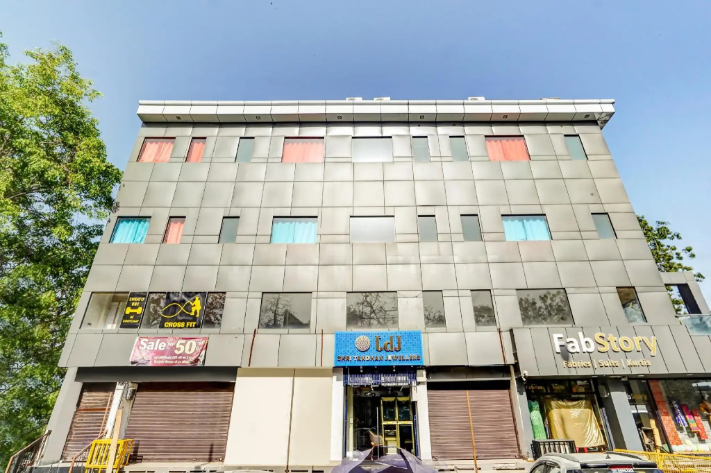 Capital O 79569 Mannat
