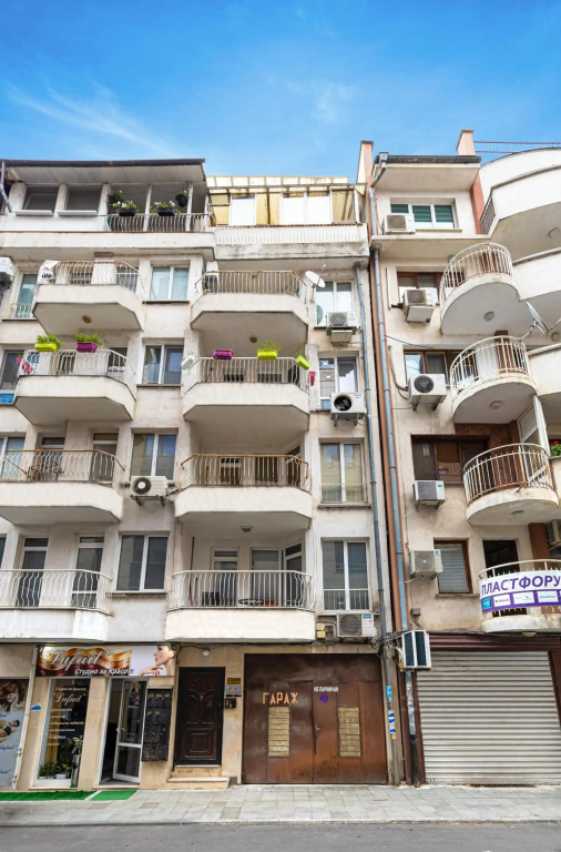 Centrally-located 1BD Apartment near Kapana