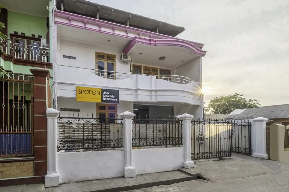 OYO Life 2412 Mandala Residence