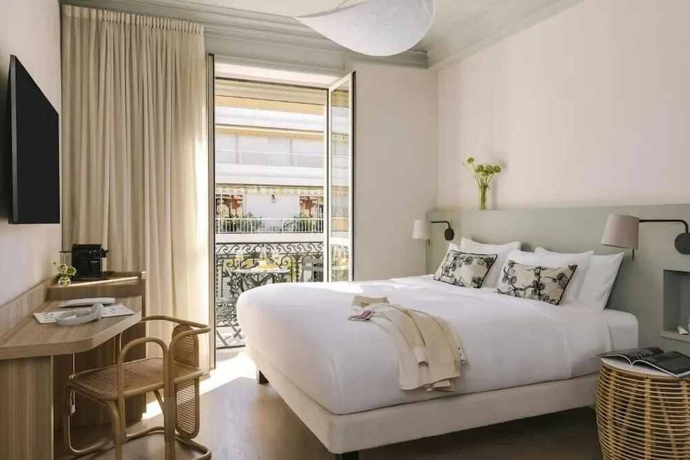 Standard Double room with balcony (full double bed)