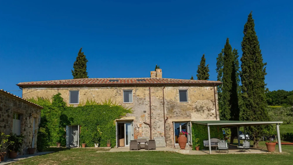Thermal water and relaxation in Val D'Orcia-Podere La Piscina
