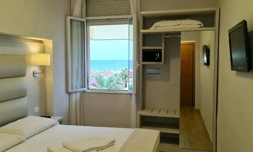 Standard Double room with sea view (full double bed)