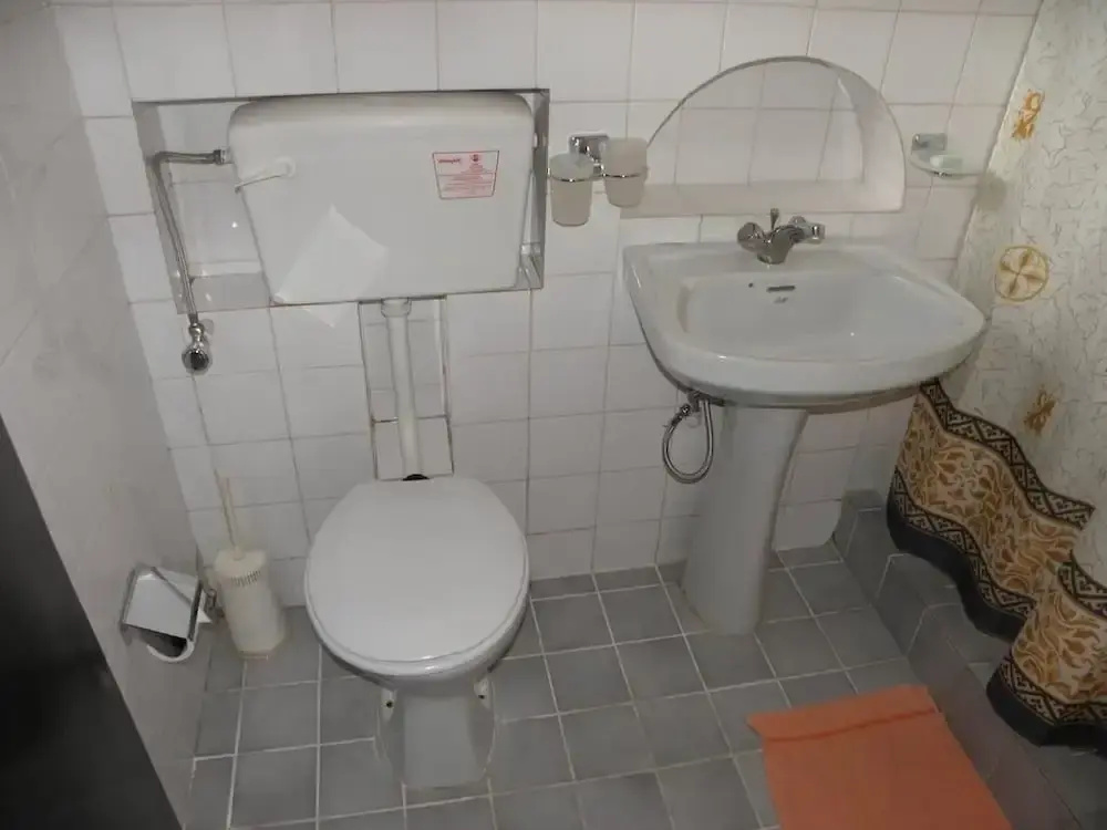 Economy room