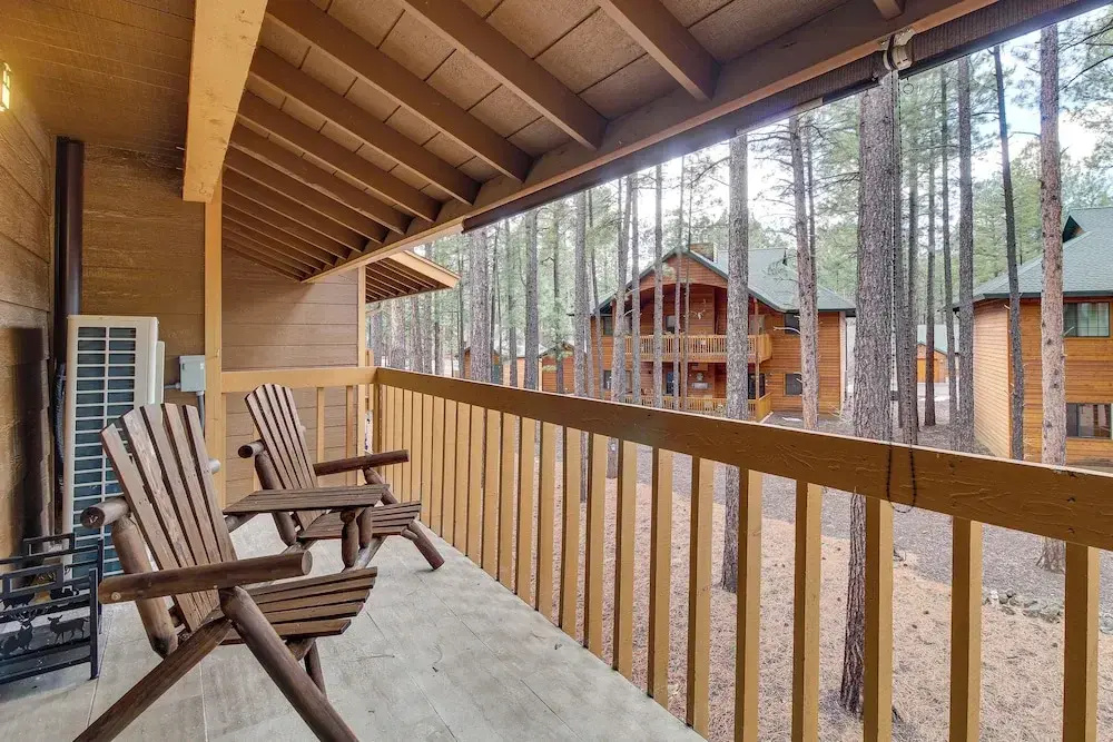 Sledding Thrills & Fireside Warmth: Pinetop Home