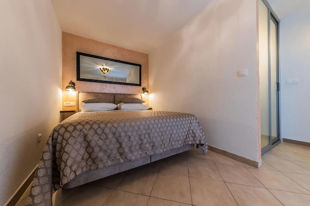 1 Bedroom Deluxe Apartment