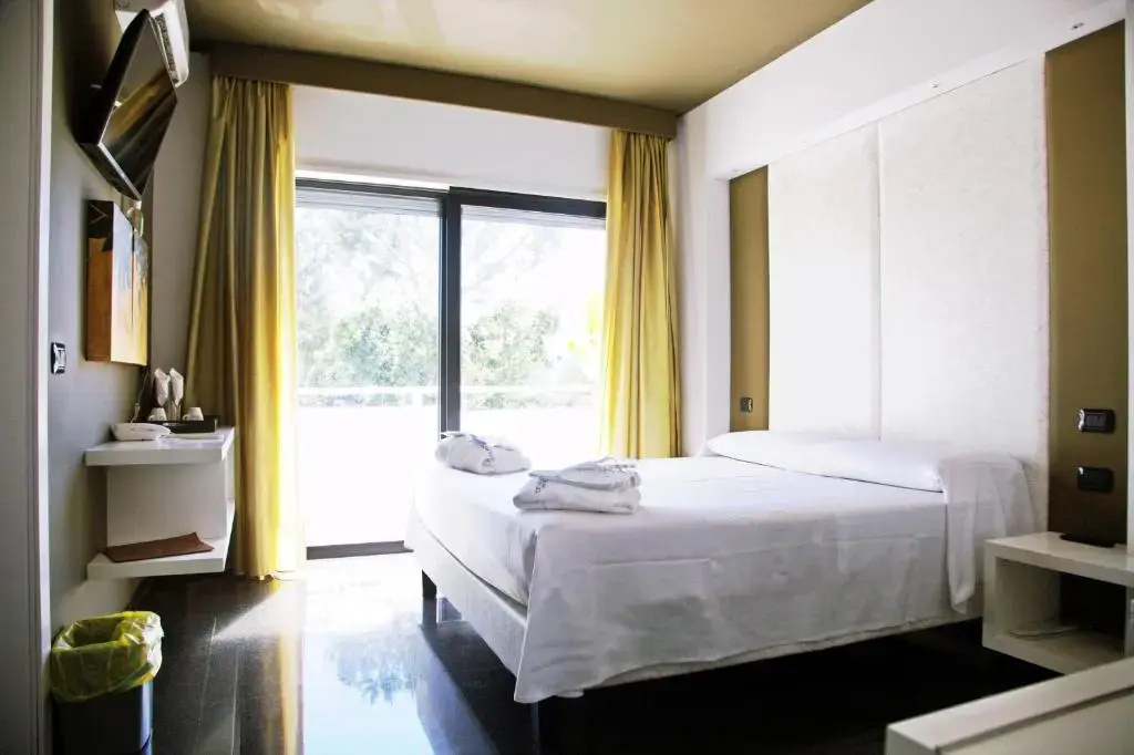 Deluxe Double room (full double bed)