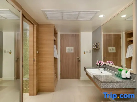 Номер Premier рядом с пляжем в The Briza Beach Resort Khaolak