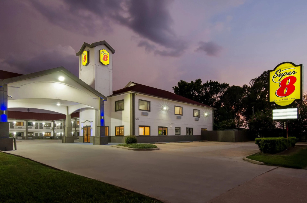 Super 8 by Wyndham Houston/Brookhollow NW
