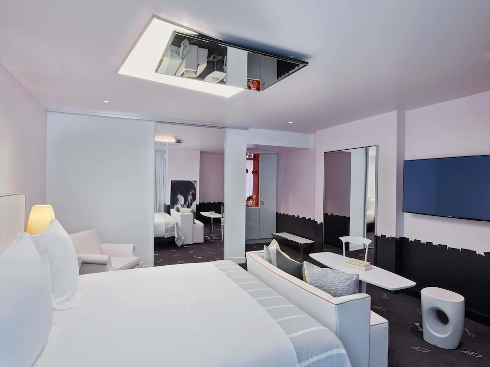 Dua Miami, Autograph Collection by null
