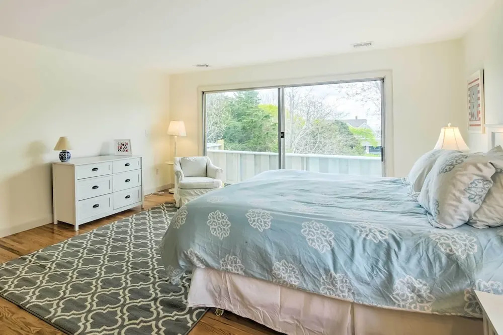 1/2 Mi to Beach: Hyannis Port Gem w/ BBQ & Views — фото 3