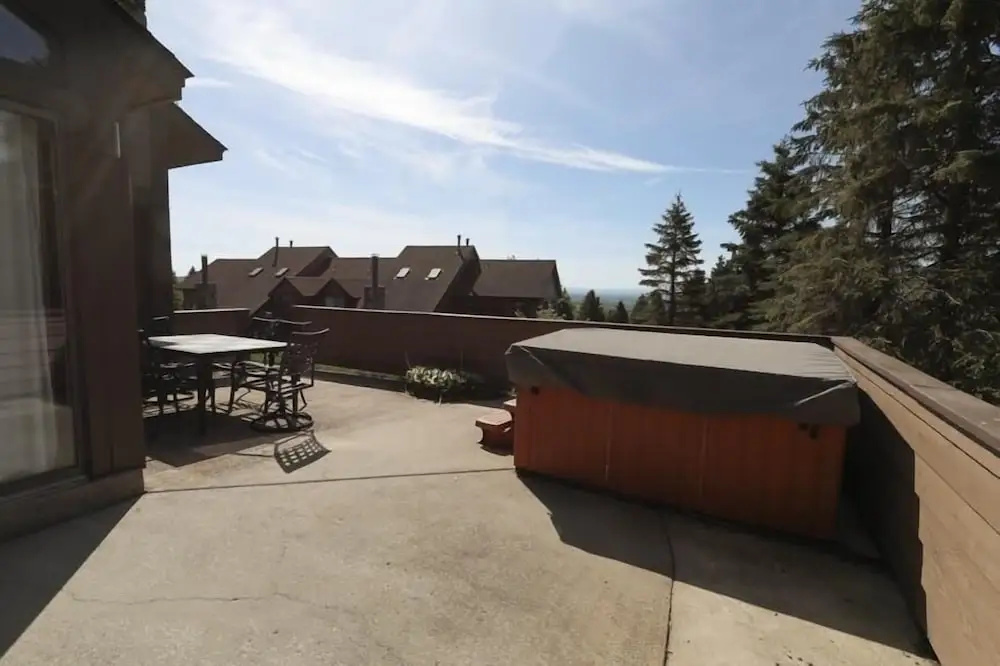 Seven Springs Sunridge 3 Bedrooms Premium Condo, Private Hot Tub! by RedAwning