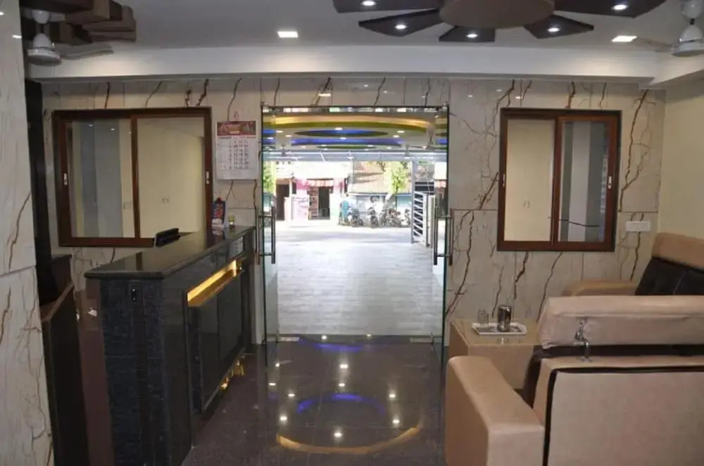 Lobby & Reception