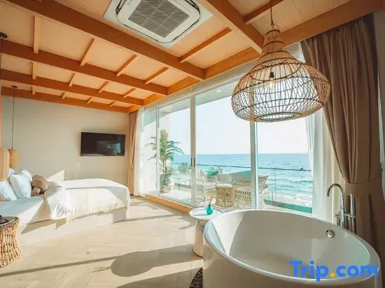 Люкс с видом на море в Maldives Beach Resort