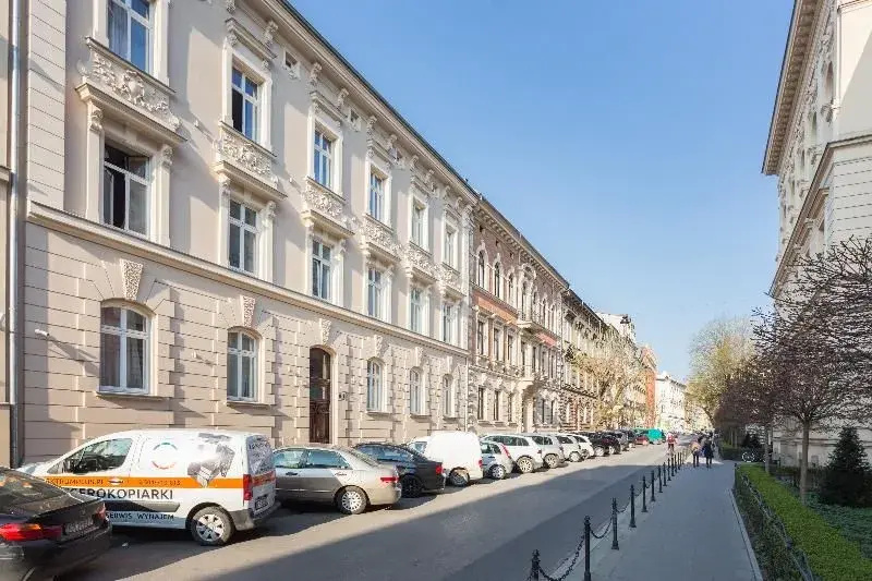 InPoint Main Square Apartment