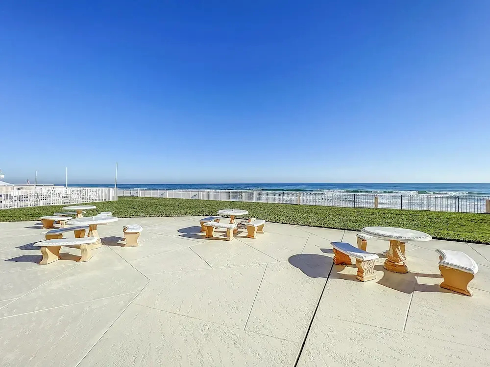 Oceania Beach Club 305
