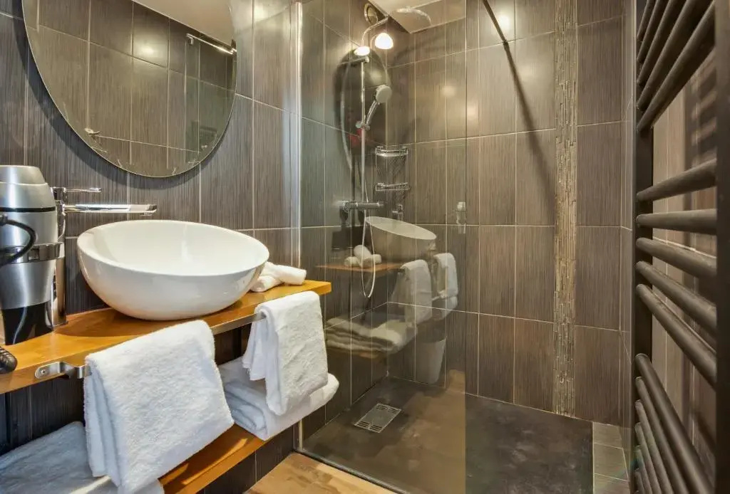 Premium Double room (full double bed)