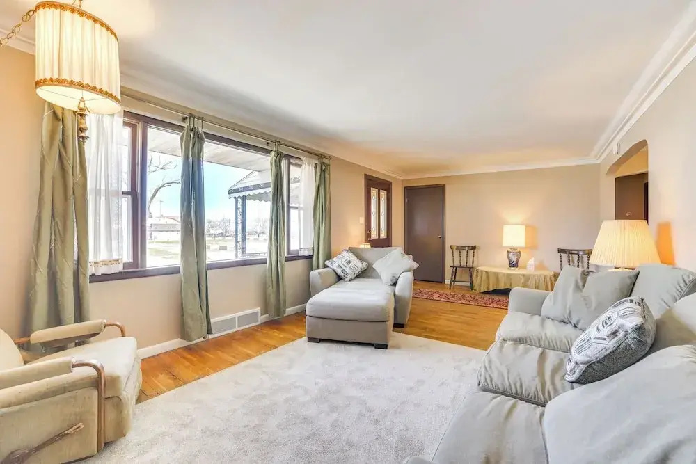 Walk to Beach: Lake-view Home in Alpena! - фото 3