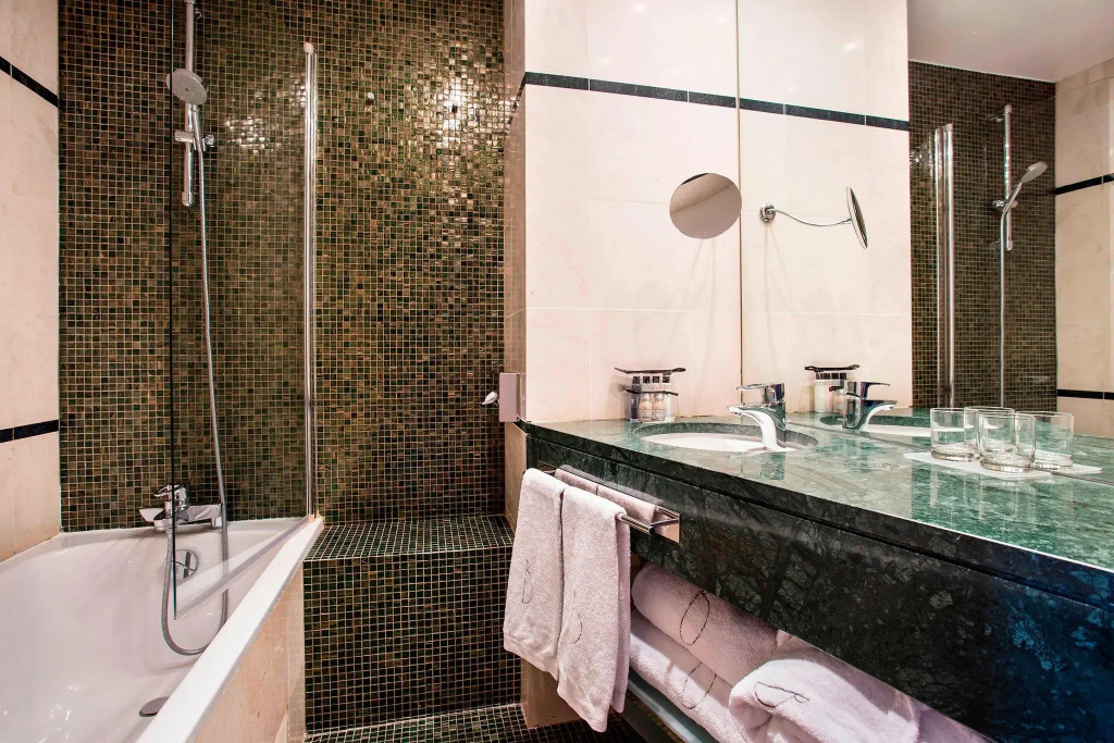 Superior Double room with city view (twin beds)
