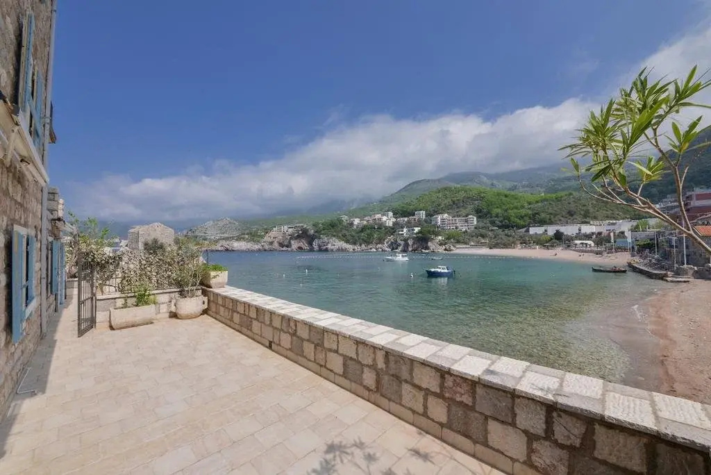 Beach & Waterfront