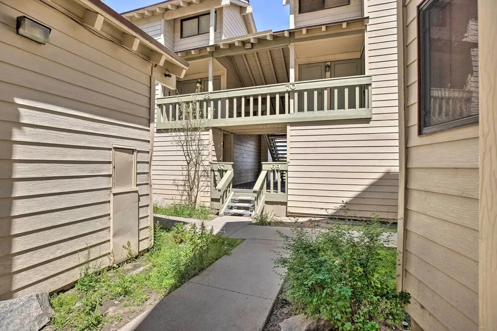 Cozy Family Condo in Mammoth Lakes w/ Balcony