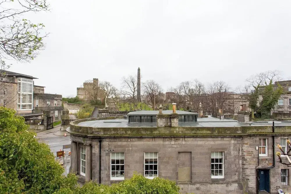 Beautiful apartment, private garden, Calton Hill