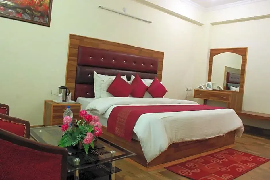 Deluxe Double room with balcony (full double bed)