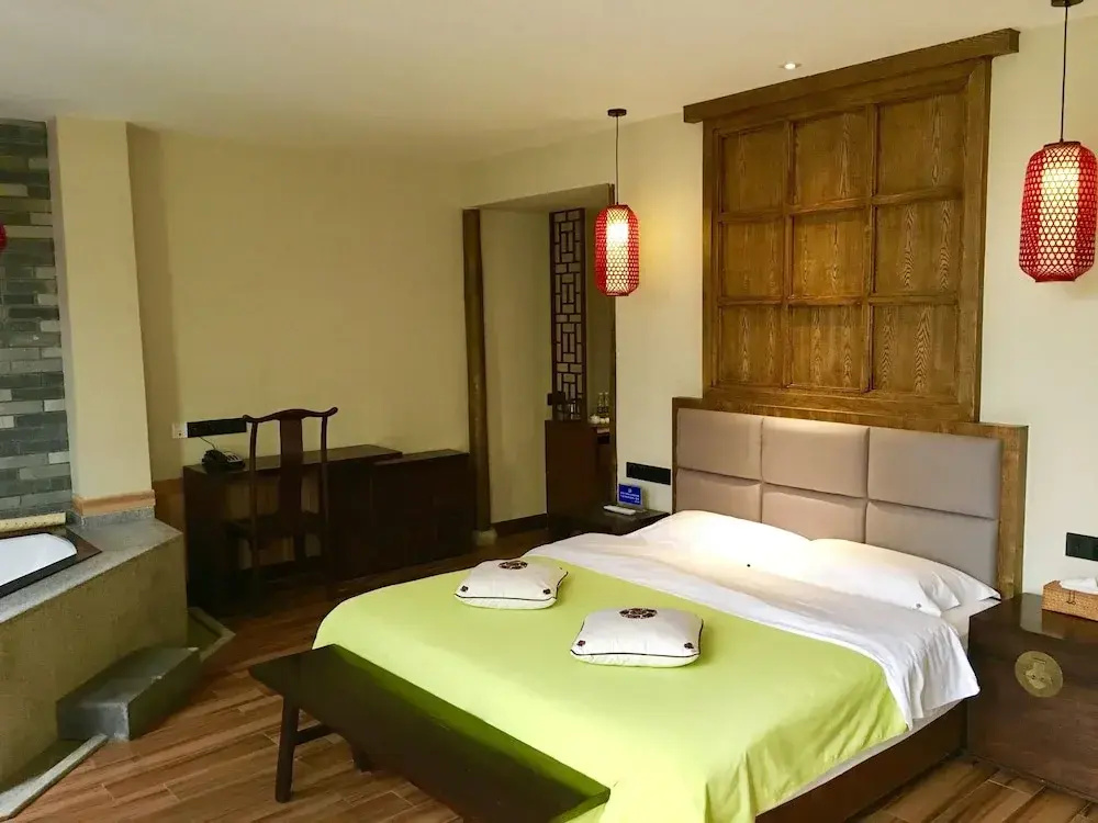 Deluxe Double room with balcony (full double bed)