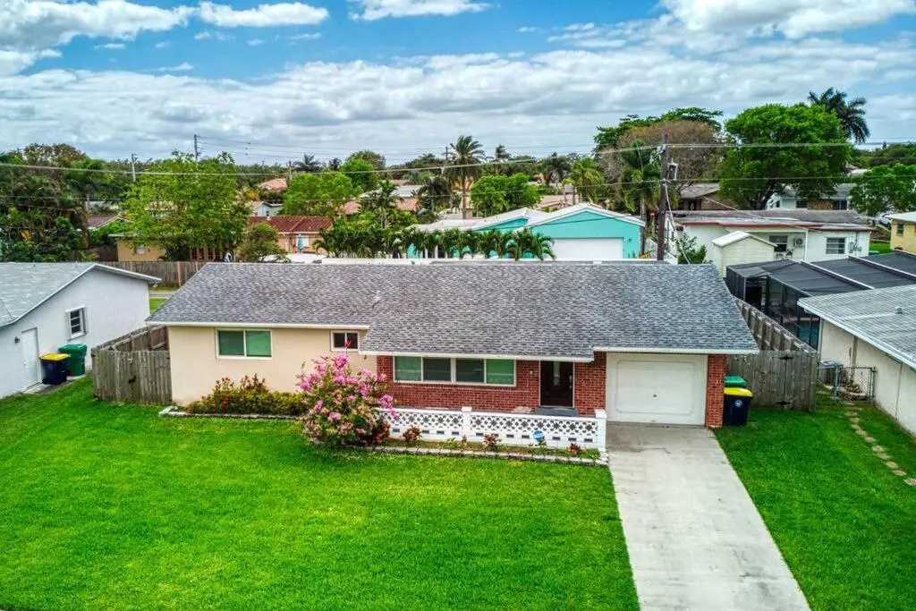 Tranquil Retreat with HEATED POOL Minutes to the Beach