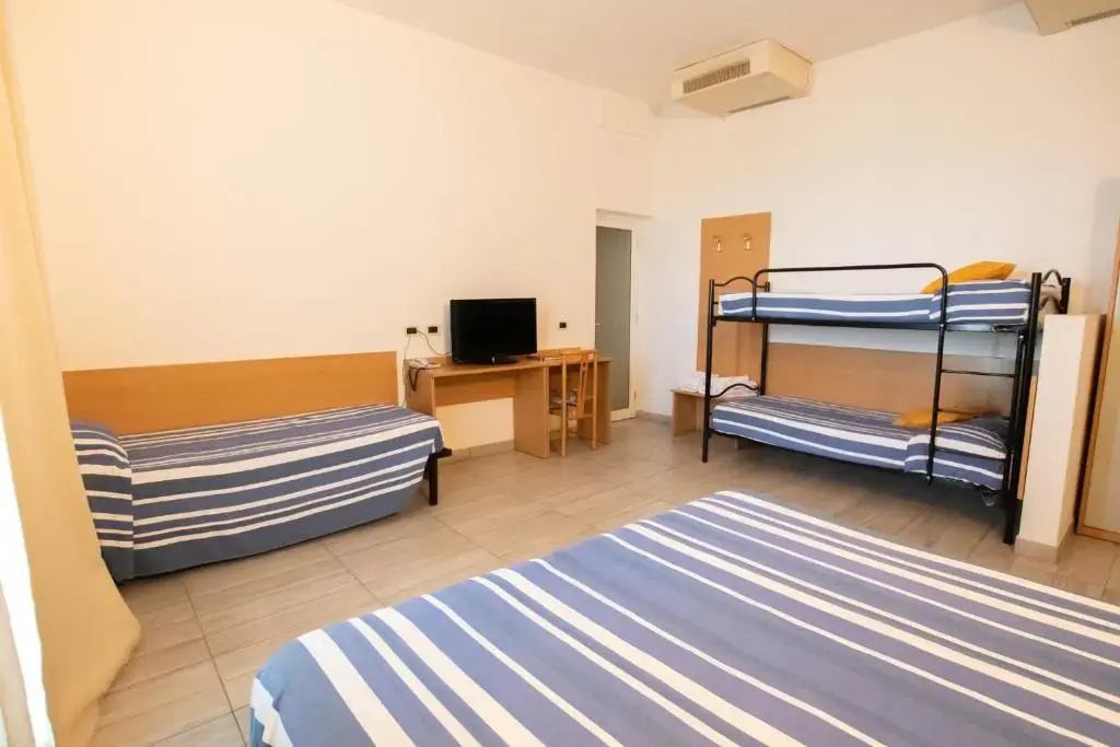 Standard Quintuple room