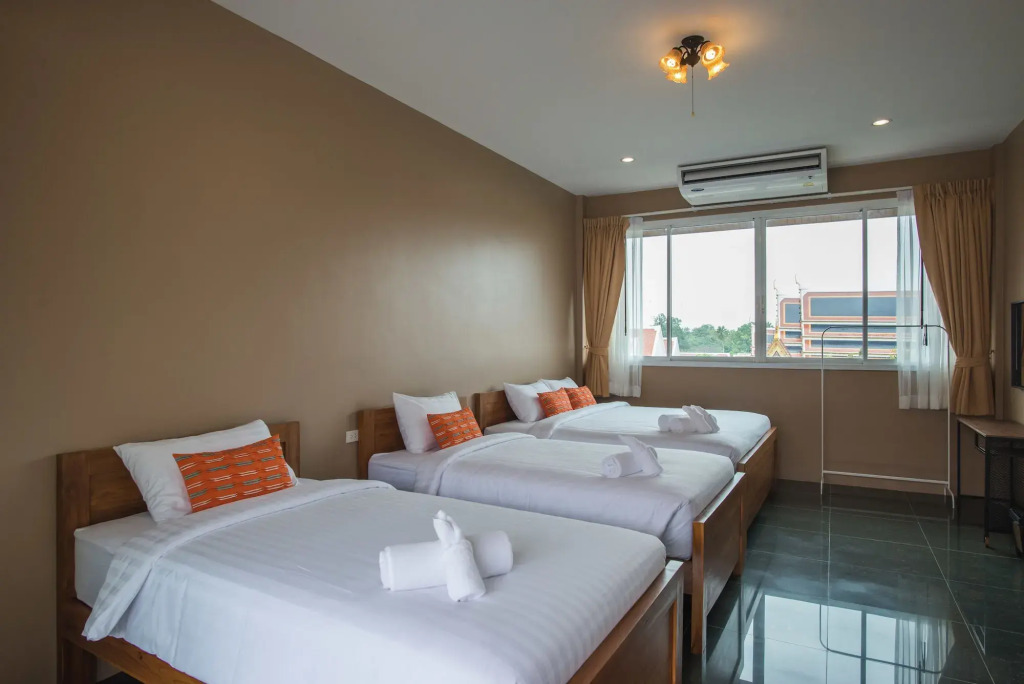 Feung Nakorn Balcony Rooms and Cafe by null